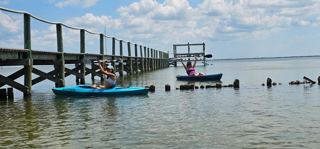 Nasa Waterfront Dolphin Suite ไททัสวิลล์ ภายนอก รูปภาพ